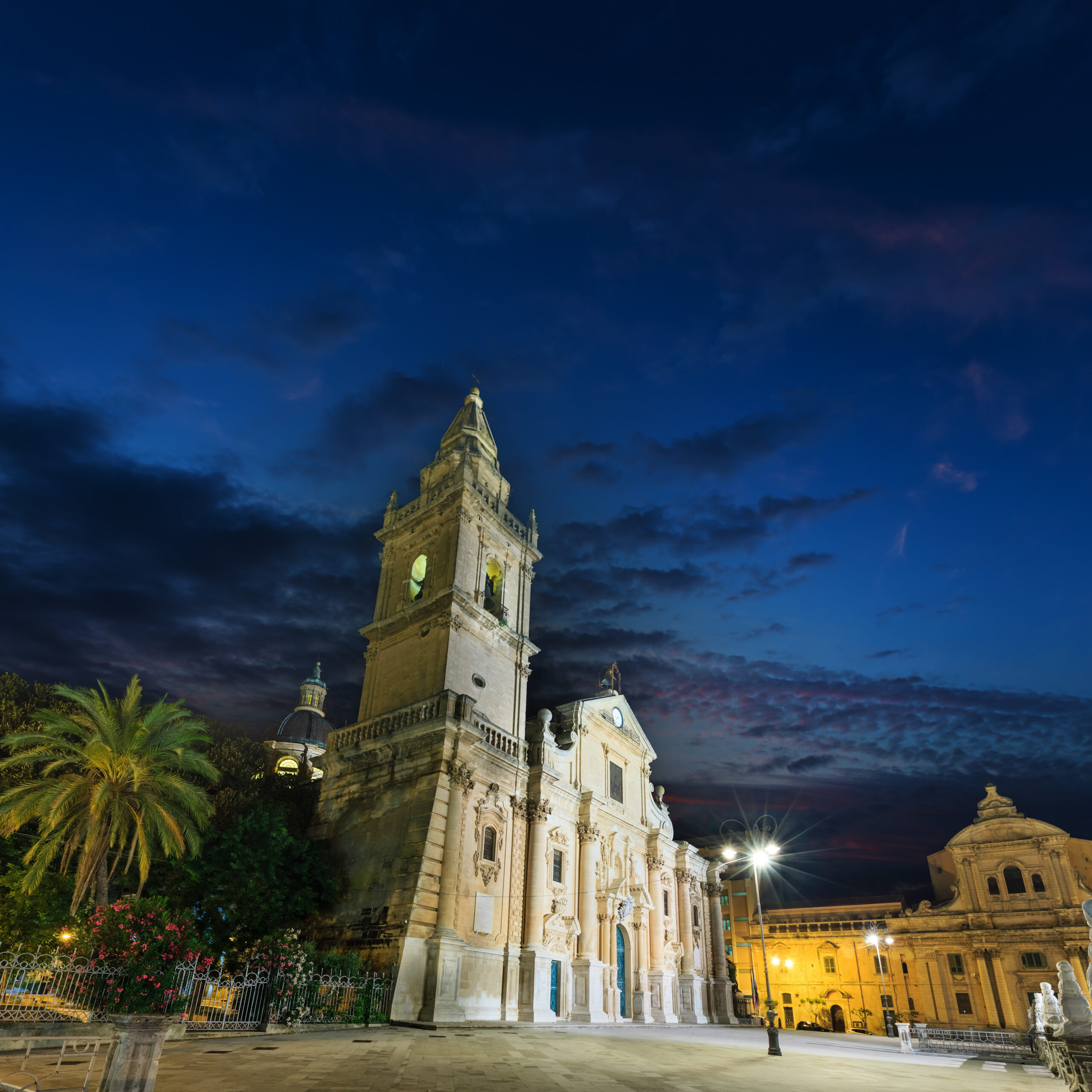 Destinos night ragusa town view, sicily, italy